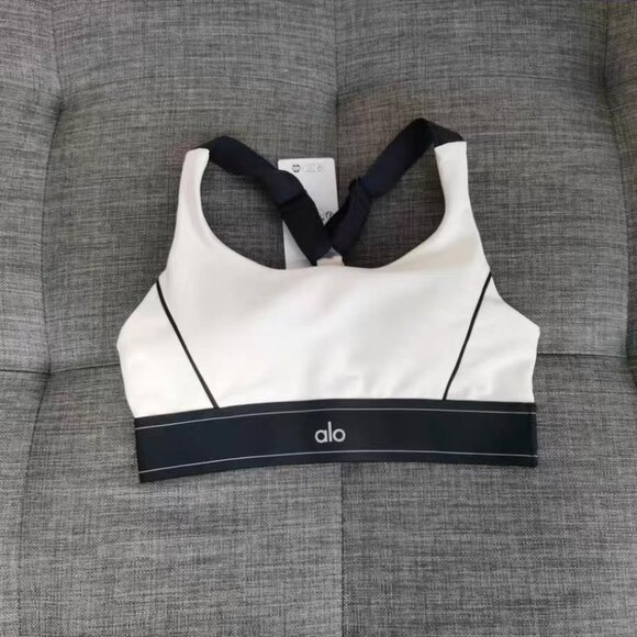 Alo Yoga Airlift Suit Up Legging and Bra Set In White Color - Picture 4 of 5